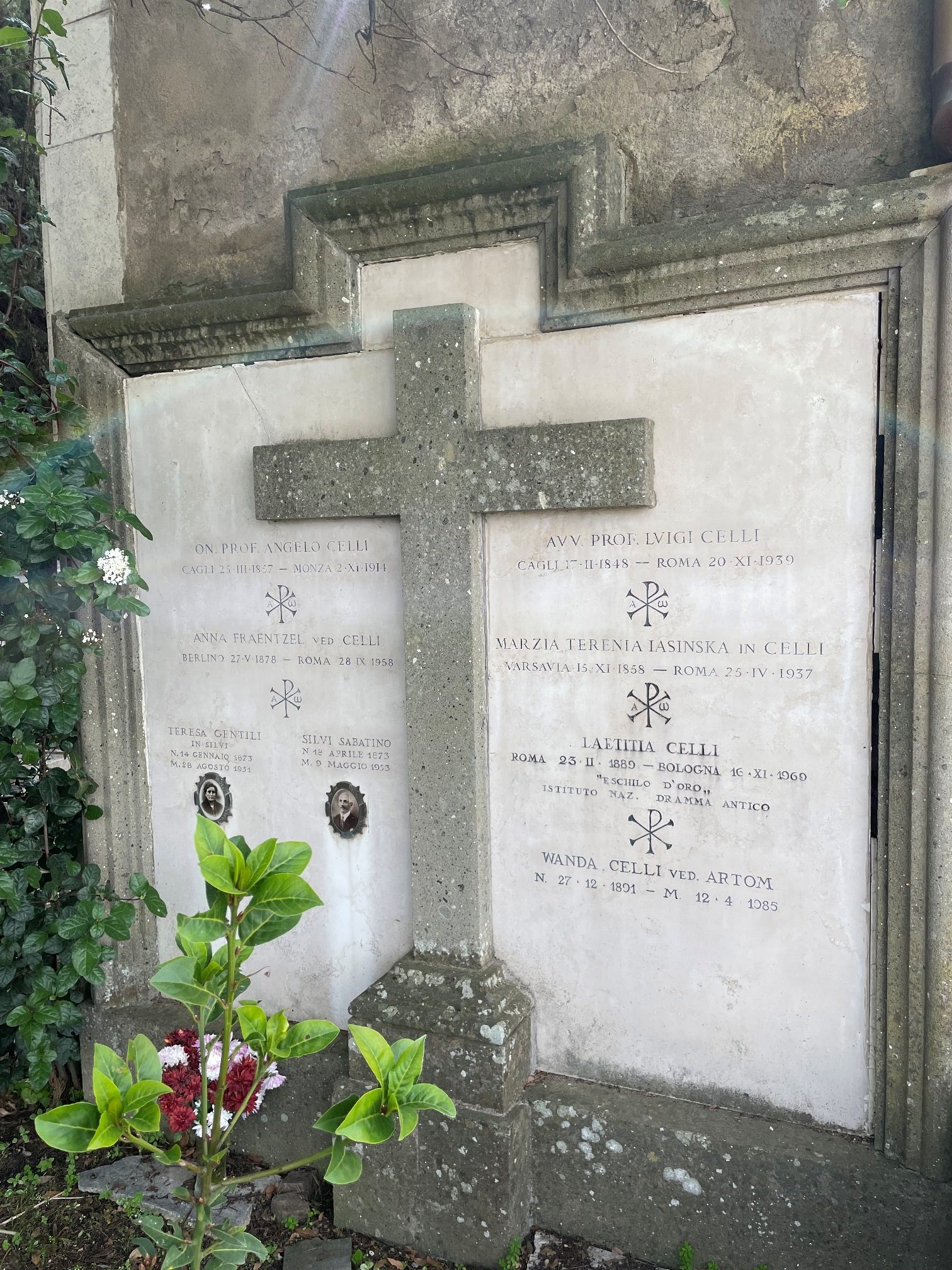 Angelo Celli and Anna Fraentzel's tomb, Frascati (by Giulia Lenci) - 02.jpeg